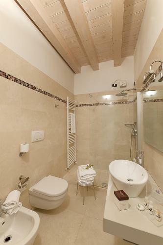 Hostal Gallery Room