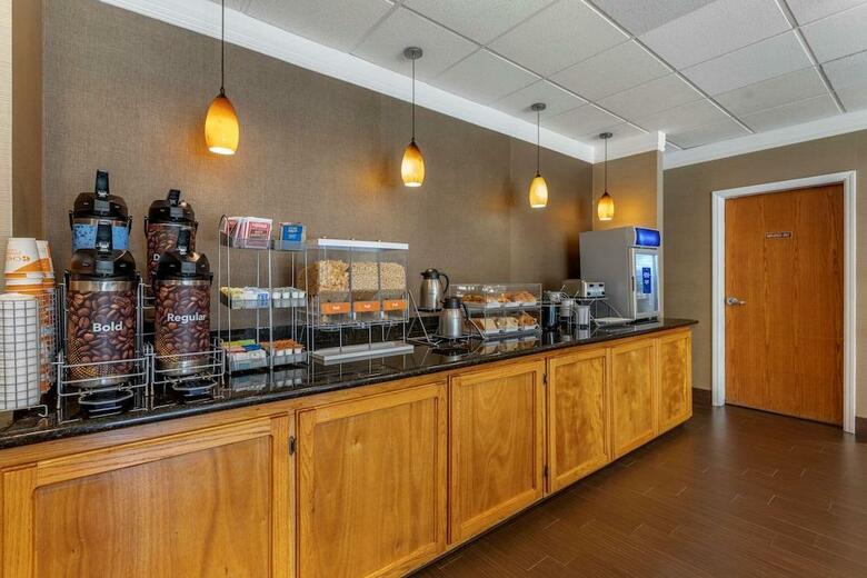 Hotel Comfort Suites