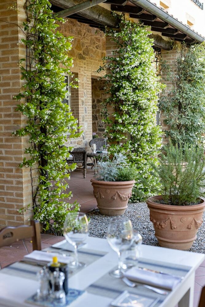 Si Montalcino Hotel & Restaurant