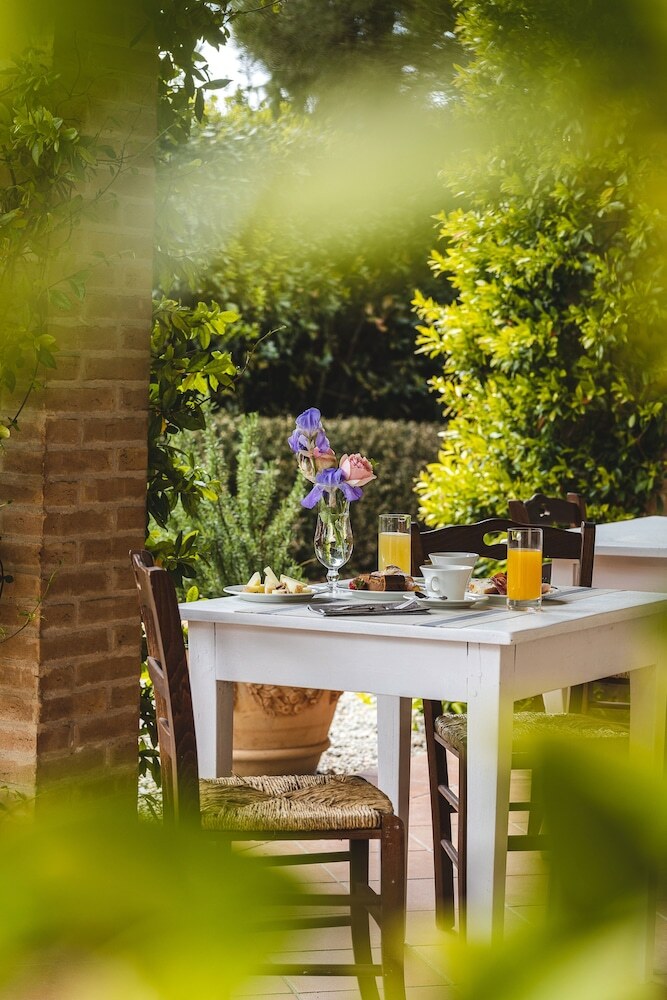 Si Montalcino Hotel & Restaurant