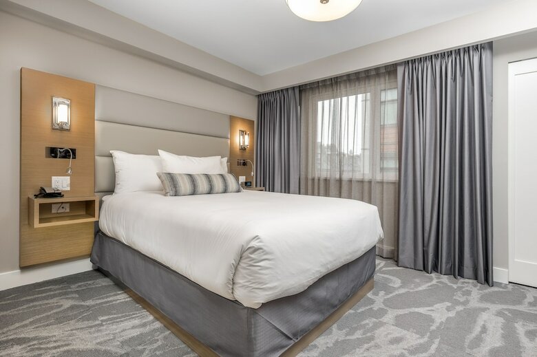 Hotel Coast Tsawwassen Inn