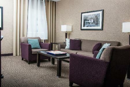 Hotel Comfort Suites And Conference Centre