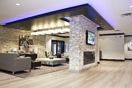 Hotel Comfort Suites And Conference Centre