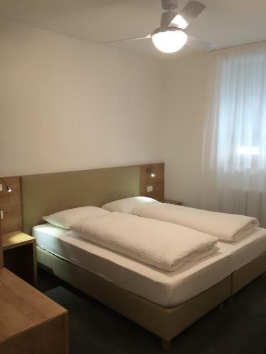Hostal R&b La Calzoleria