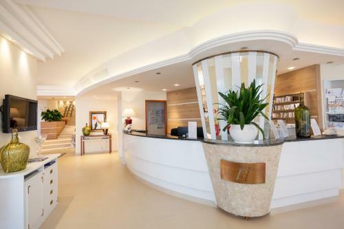 International Beach Hotel