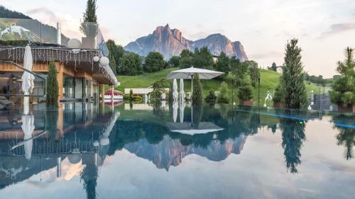 Abinea Dolomiti Romantic & Spa Hotel