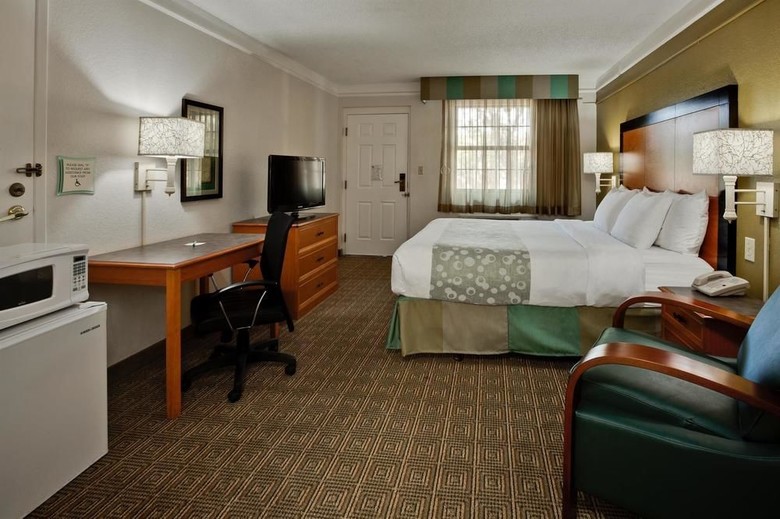 Hotel La Quinta Inn Airport West