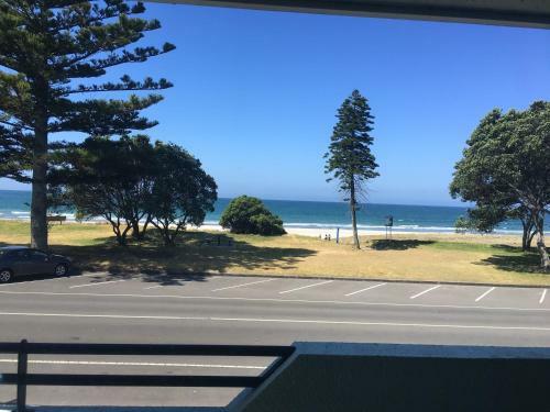 Motel Ocean Waves