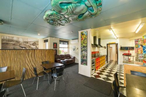 Sir Cedrics Tahuna Pod Hostel