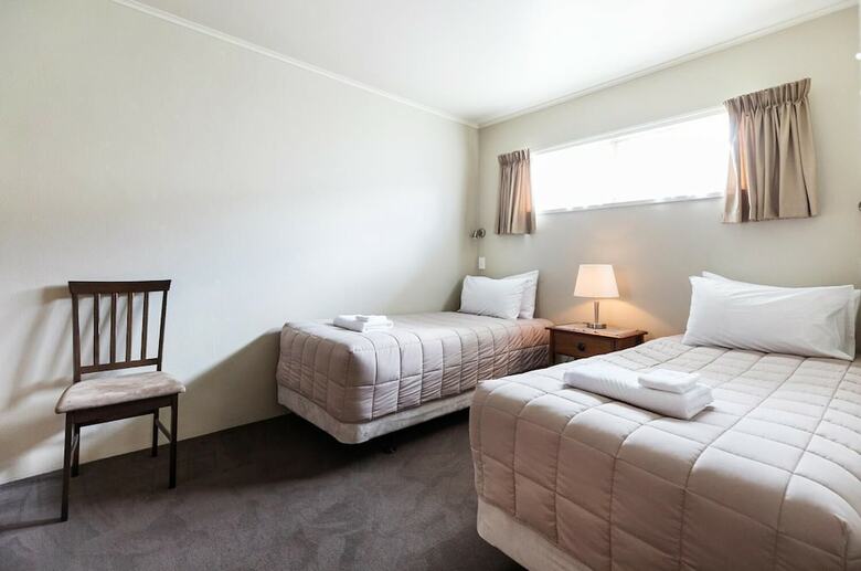 Colonial Court Motor Inn