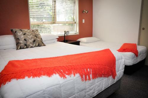 Aqua Beachfront Motel