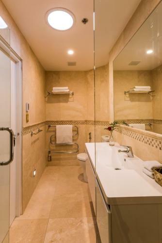 Fino Hotel & Suites