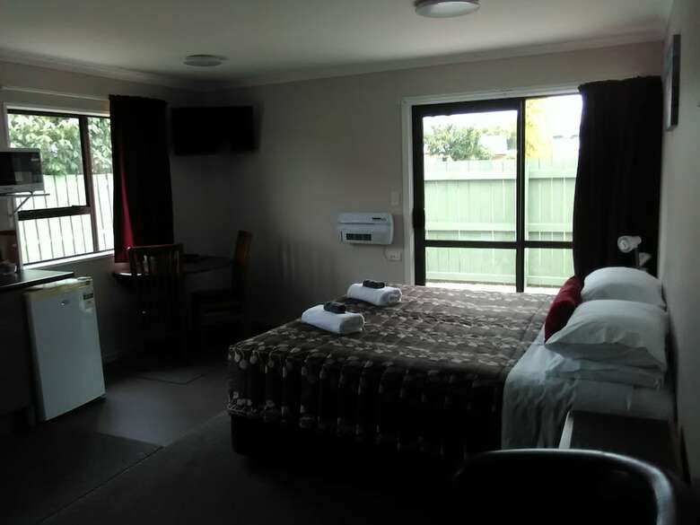 Academy Lodge Motel
