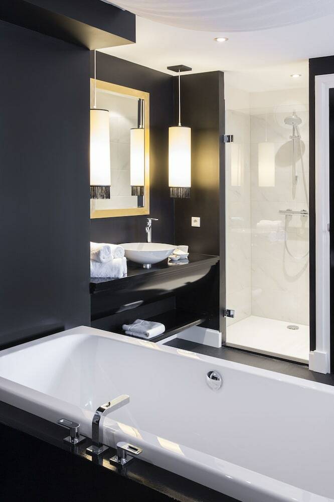 Le Theatre Hotel