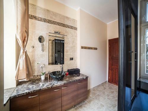 Sg Downtown Apartment
