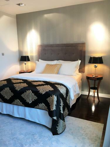 Luxury Apartments Mondrian Old Town