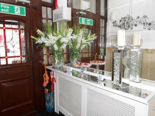 Hostal Sorrento House