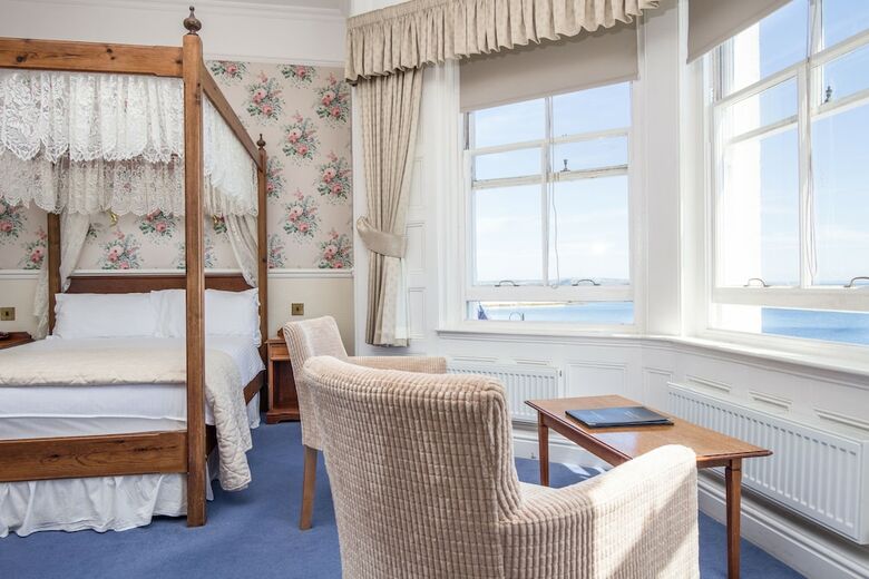 The Queens Hotel