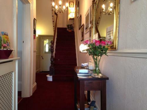 Hostal The Tudor Guest House