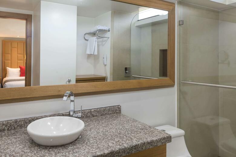 Hotel Howard Johnson La Carolina- Quito
