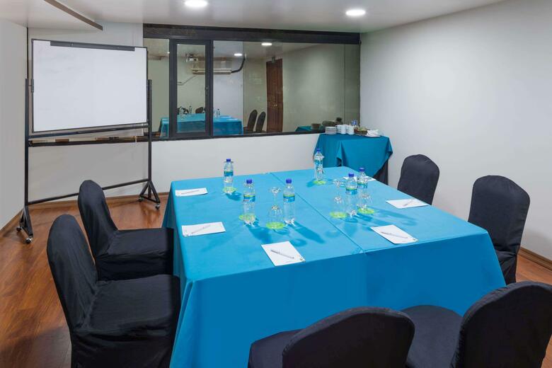 Hotel Howard Johnson La Carolina- Quito
