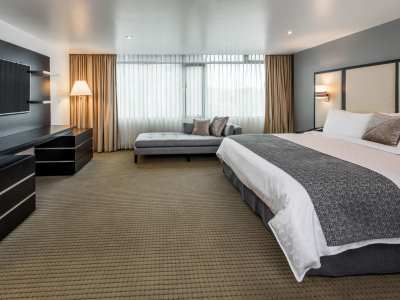 Hotel Howard Johnson La Carolina- Quito