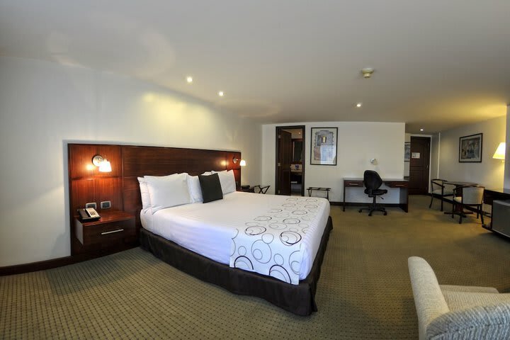 Hotel Howard Johnson La Carolina- Quito