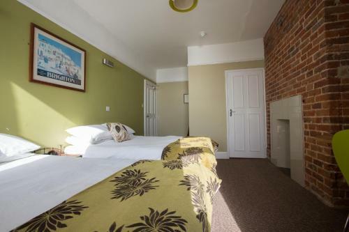 Cecil House Hotel