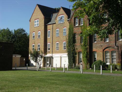 Camperdown House Apartment