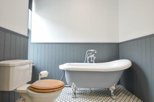 Hostal Raniven Guest House