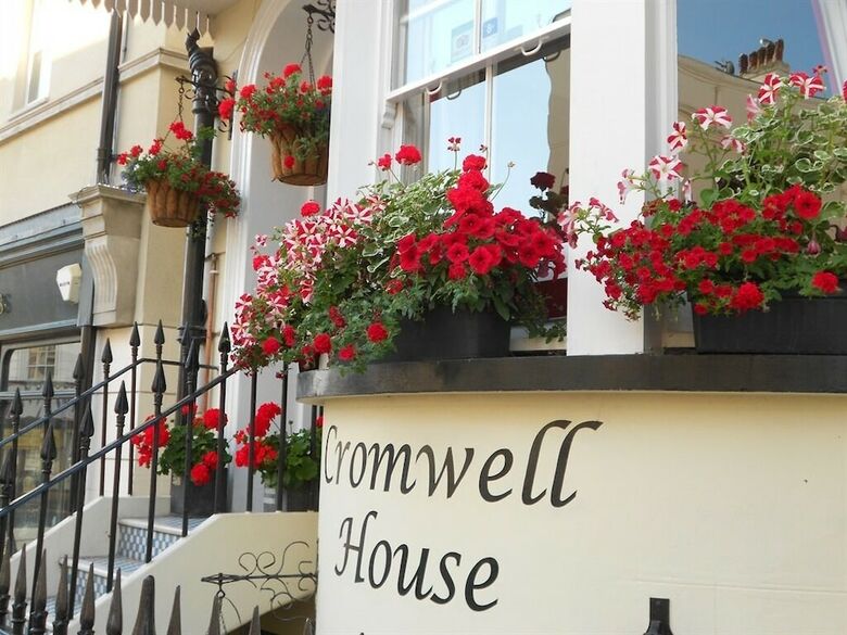 Hostal Cromwell House