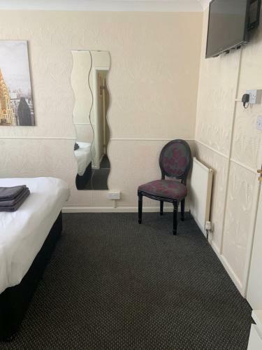 Hostal The Ascot Hotel