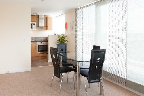 Paramount Apartments