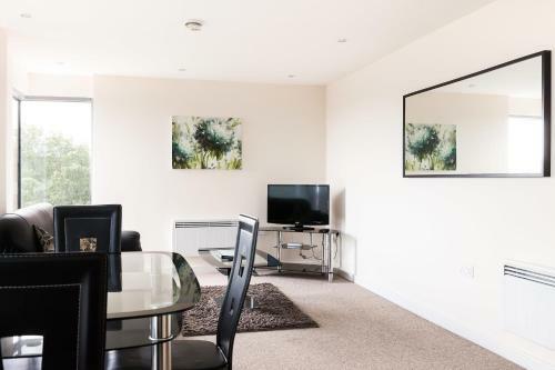 Paramount Apartments