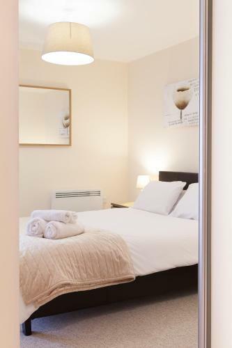 Paramount Apartments