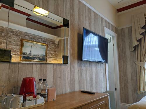 The New Guilderoy Hotel