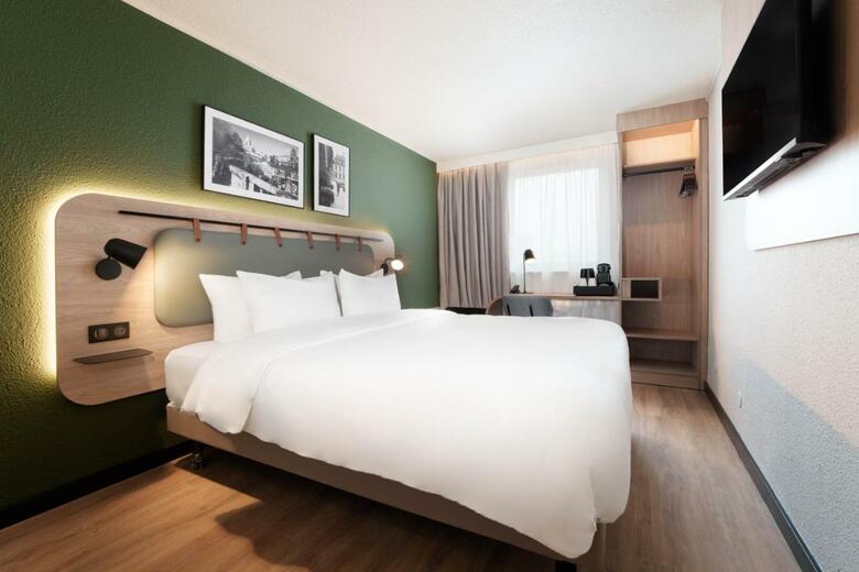 Hotel Campanile Blanc Mesnil