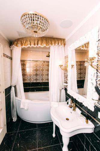 Russkiy Dvorik Boutique Hotel