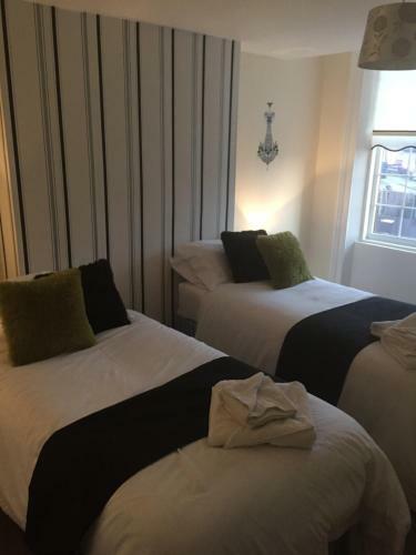 Hostal Leigh Arms Accommodation