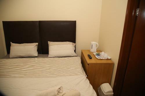 Hostal Victorin House