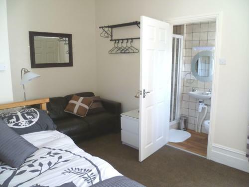 Hostal Number Twenty-five Guesthouse