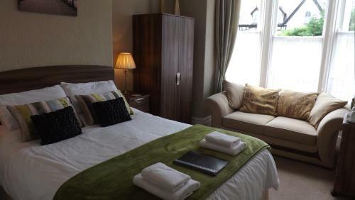 Hostal The Westbourne Guest House