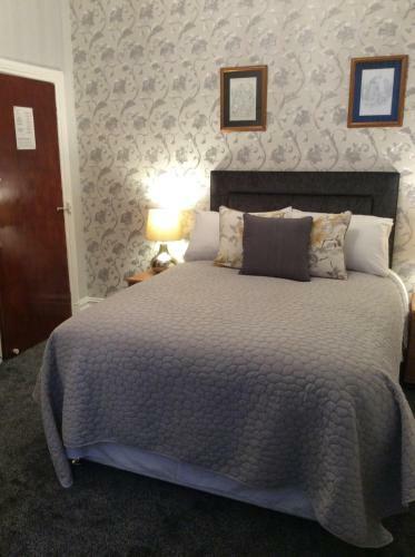 Hostal The Westbourne Guest House