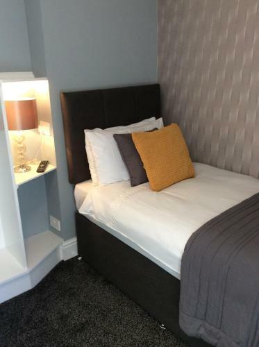 Hostal The Westbourne Guest House