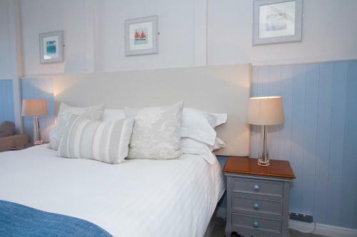 Hostal Cliff House