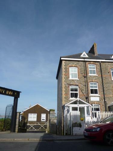 Hostal Cliff House