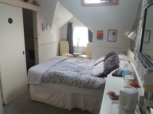 Hostal Sheron Guest House
