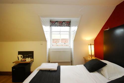 Hostal Four Seasons Guest House
