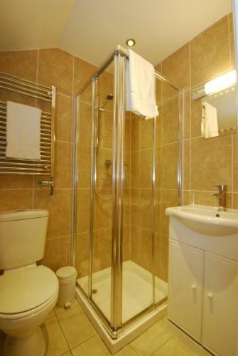 Hostal Four Seasons Guest House
