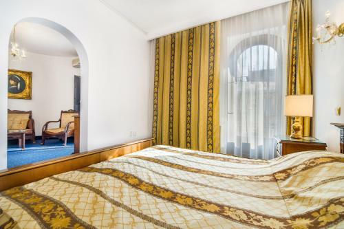 Hotel Carpati Imparatul Romanilor